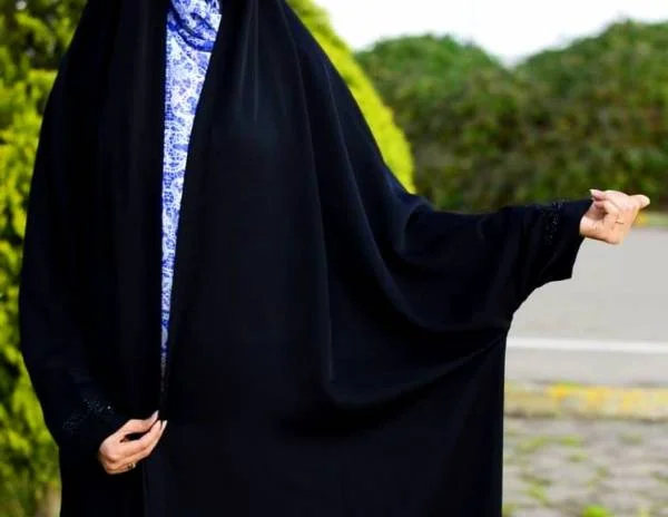 چگونه با چادر شیک و خوش‌پوش باشیم؟ راهنمای کامل داشتن استایل چادری جذاب