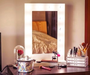 ایده‌های جذاب برای چیدمان میز آرایش؛ چگونه میز آرایشی شیک و مرتب داشته باشیم؟